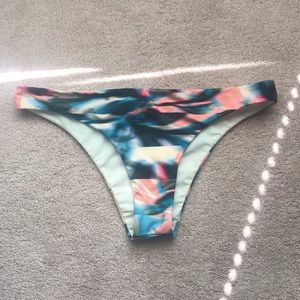 NWOT Roxy Cheeky Bikini Bottoms